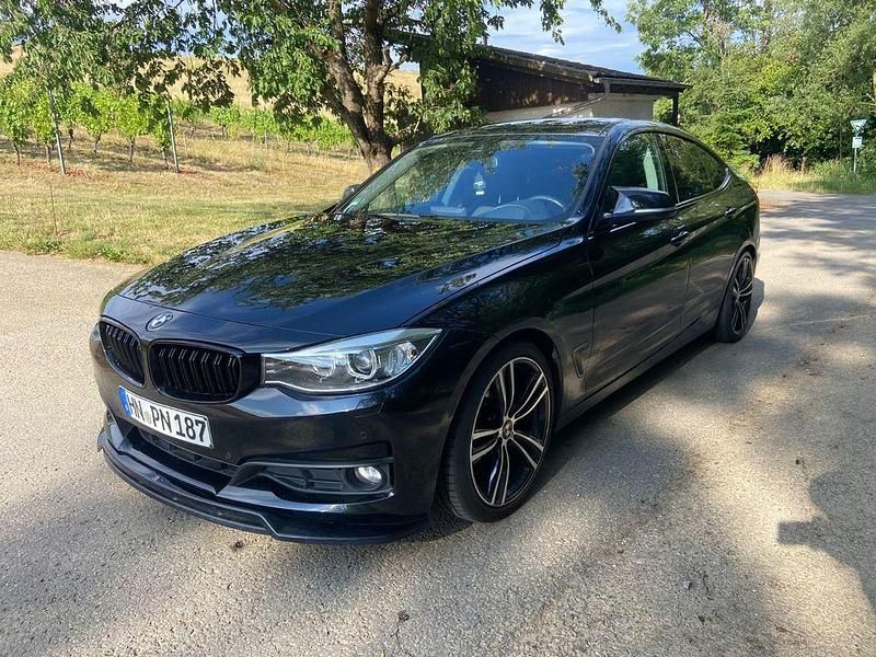 Schwarz Gebraucht 2013 BMW 318 Gran Turismo Sport Line Limousine | 15.800 € (Etwas zu teuer) - Bild 1/4