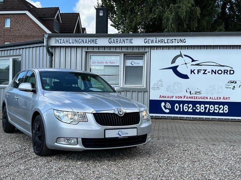 Silber Gebraucht 2009 Skoda Superb Comfort Limousine | 8.990 € (Etwas zu teuer) - Bild 1/4