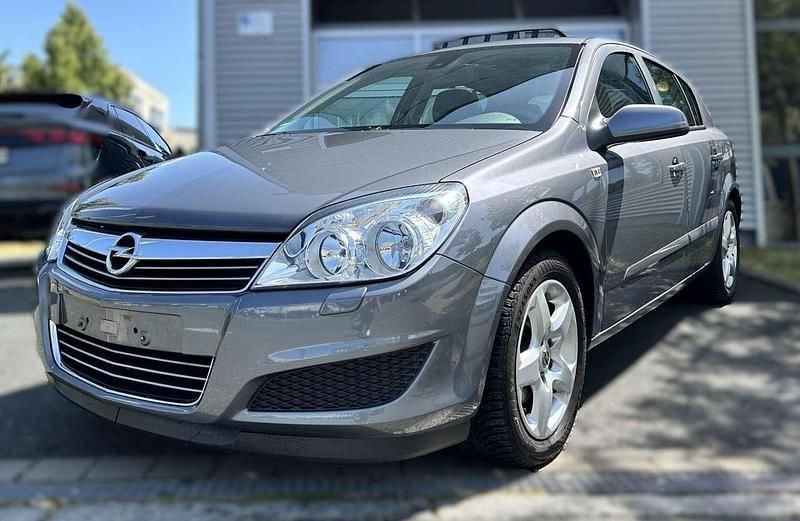 Grau Gebraucht 2007 Opel Astra Catch Me Limousine | 3.300 € (Fairer Preis) - Bild 1/4