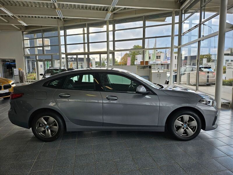 Gebraucht BMW 218 Advantage 136 PS (100 kW) 2023 Skyscraper grau metallic Coupé