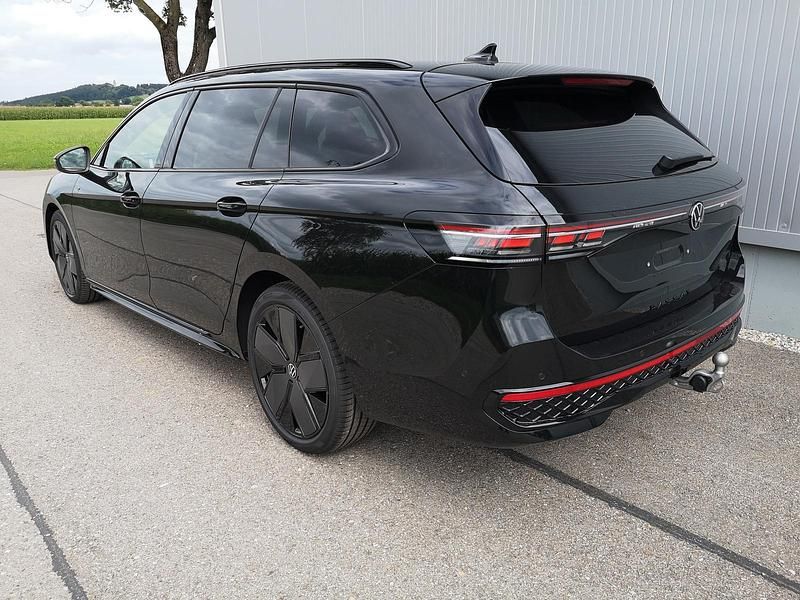 Neu VW Passat R-line 220 PS (161 kW) 2025 Grenadilschwarz metallic Kombi