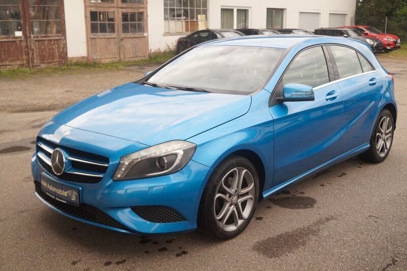 Blau Gebraucht 2012 Mercedes A180 Limousine | 9.300 € (Guter Preis) - Bild 1/4