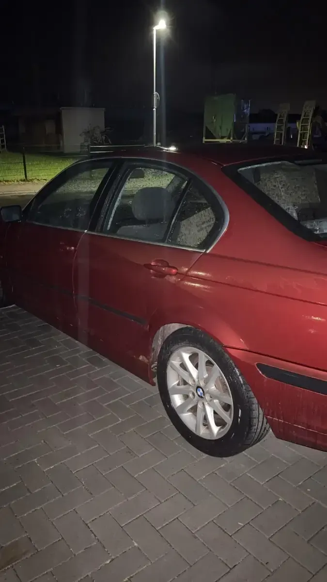 Używany BMW 320 Basis 170 KM (125 kW) 2001 Czerwony Sedan/Limuzyna