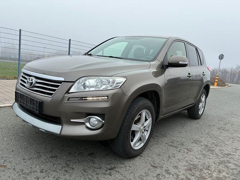 Braun Gebraucht 2012 Toyota RAV4 Travel SUV | 8.999 € (Etwas zu teuer) - Bild 1/4