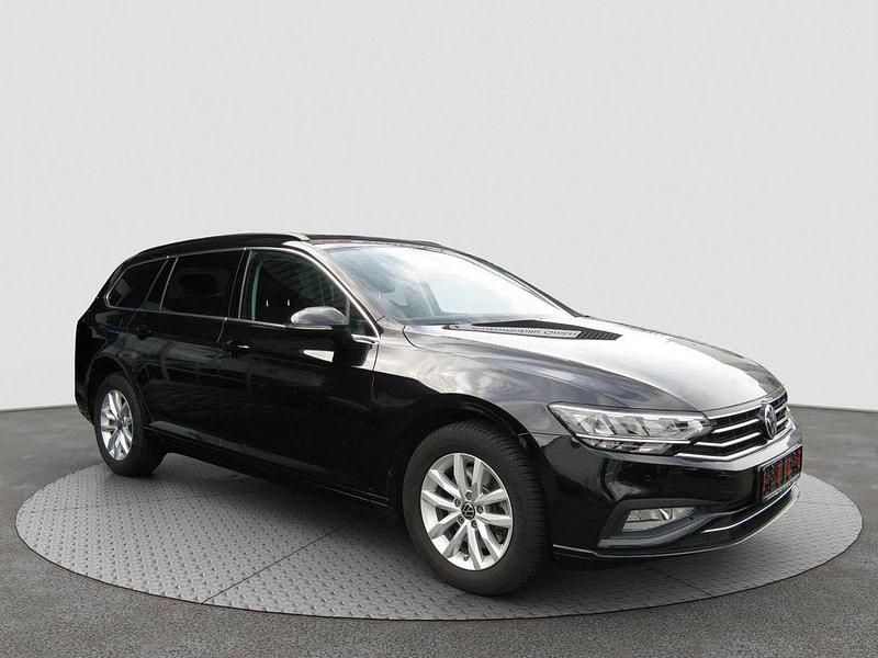 Gebraucht VW Passat 150 PS (110 kW) 2021 Deep black perleffekt (metallic) Kombi