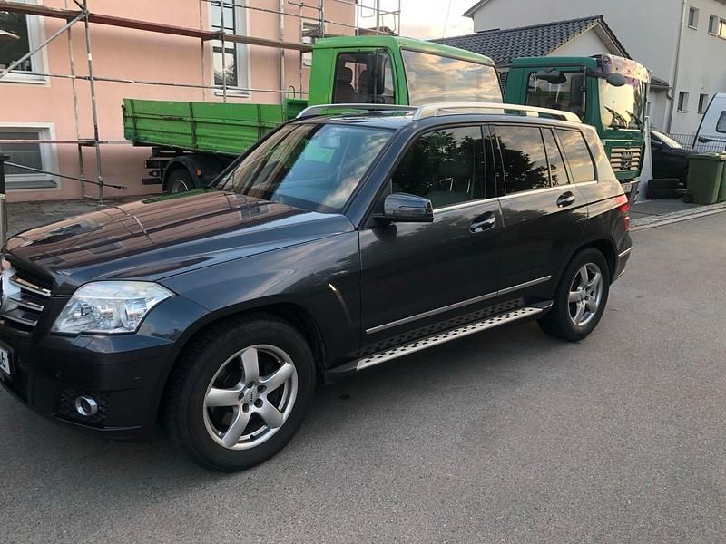 Schwarz Gebraucht 2008 Mercedes 320 SUV | 7.900 € (Teuer) - Bild 1/4
