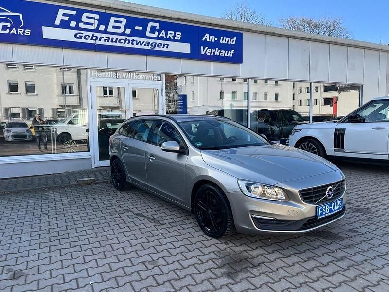 Gebraucht Volvo V60 Business Edition 190 PS (139 kW) 2015 Grau Kombi