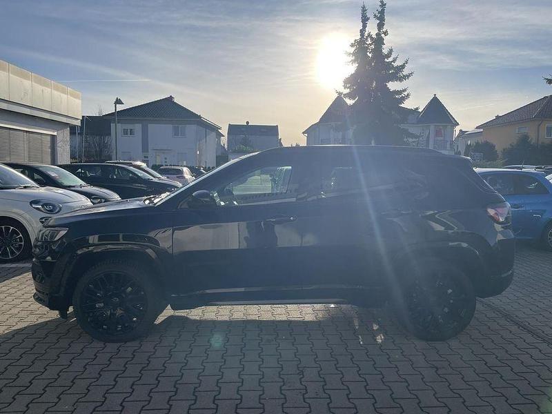 Gebraucht Jeep Compass Altitude 131 PS (96 kW) 2023 Solid black SUV