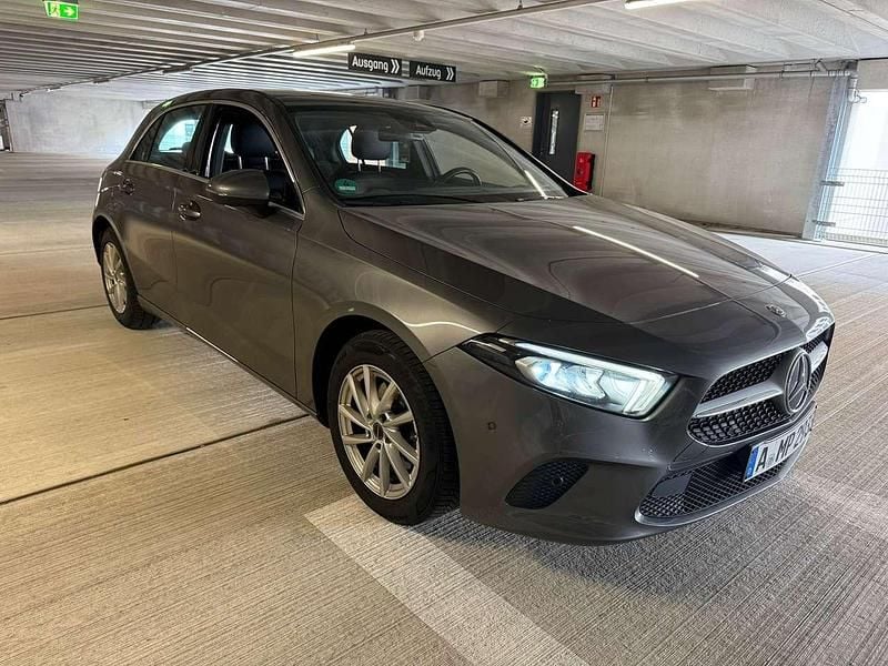 Gebraucht Mercedes 200 163 PS (119 kW) 2018 Grau Limousine