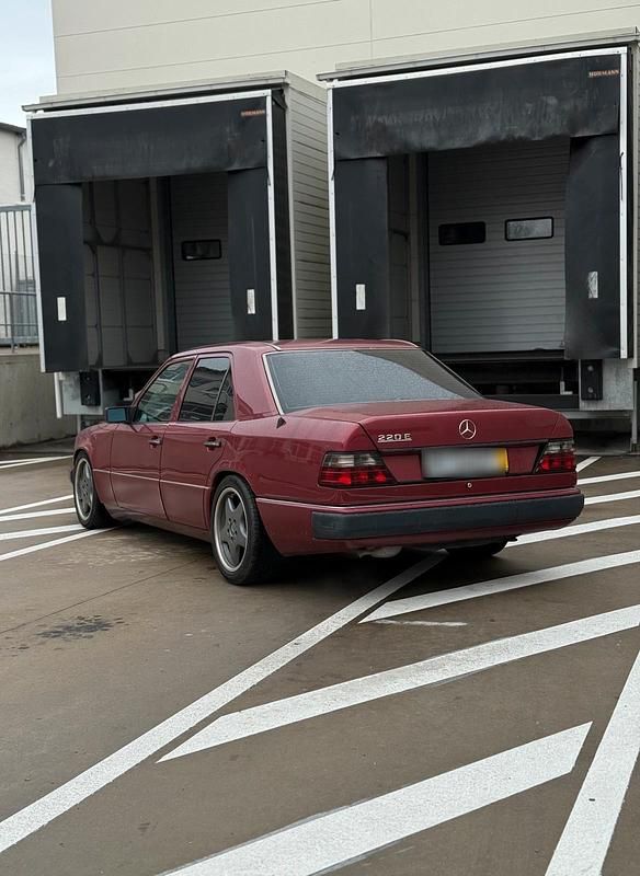 Gebraucht Mercedes E220 150 PS (110 kW) 1993 Andere farben Limousine