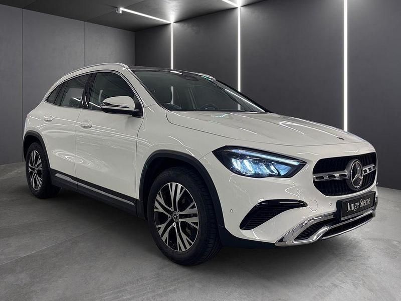Gebraucht Mercedes GLA200 Progressive 163 PS (119 kW) 2024 Unilack polarweiß SUV