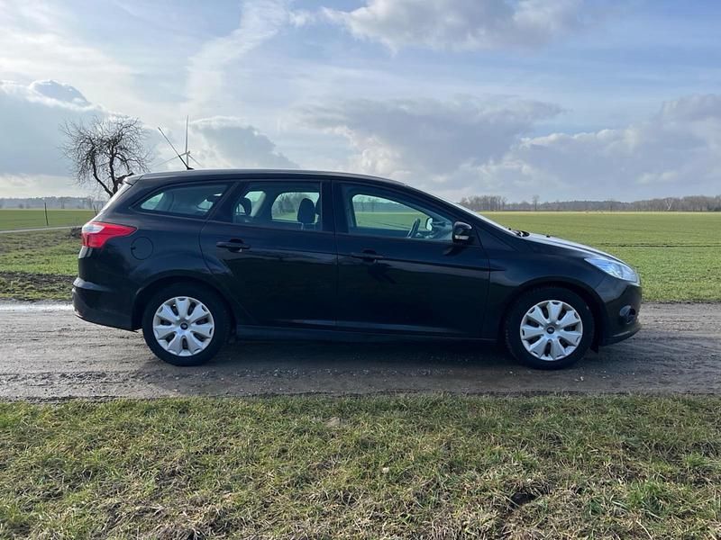 Gebraucht Ford Focus 95 PS (69 kW) 2013 Schwarz Kombi