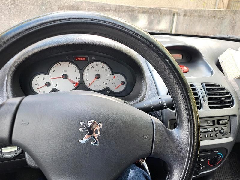 Gebraucht Peugeot 206 75 PS (55 kW) 2005 Grau Kleinwagen