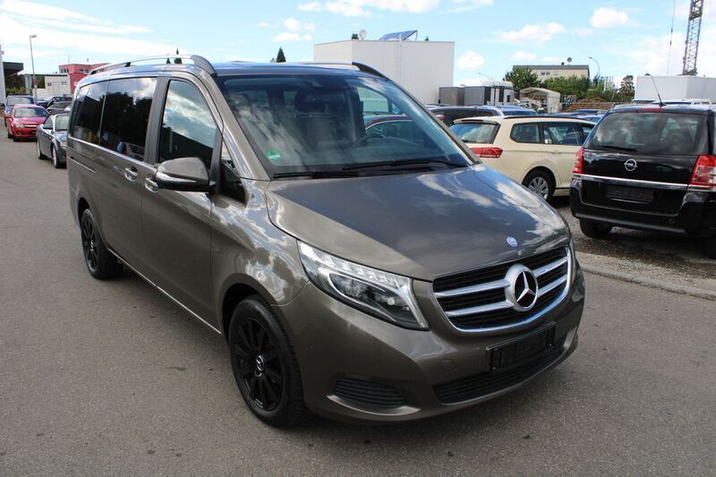 Grau Gebraucht 2015 Mercedes V220 Van / Kleinbus | 32.800 € (Teuer) - Bild 1/4