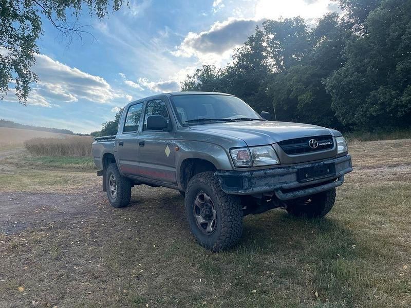 Grau Gebraucht 2002 Toyota HiLux Abholung | 7.799 € (Fairer Preis) - Bild 1/4