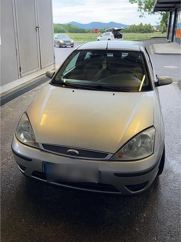 Silber Gebraucht 2004 Ford Focus Kleinwagen | 450 € (Guter Preis) - Bild 1/4