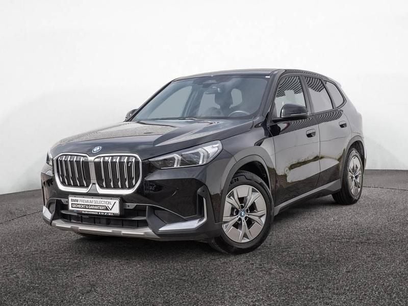 Schwarz Gebraucht 2023 BMW iX1 Performance SUV | 35.950 € (Superpreis) - Bild 1/4