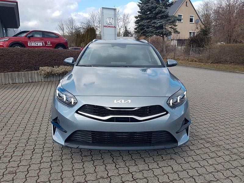 Neu Kia Ceed Sportswagon 140 PS (102 kW) 2025 Grau Kombi
