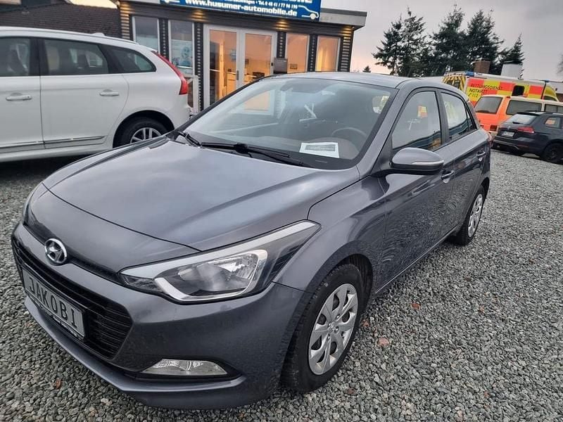 Gebraucht Hyundai i20 Trend 101 PS (74 kW) 2016 Grau Kleinwagen