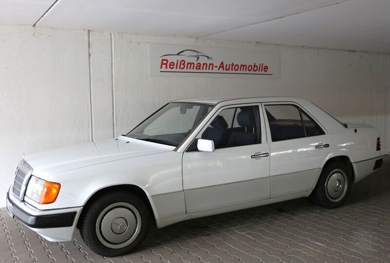 Weiß Gebraucht 1989 Mercedes E200 Limousine | 6.990 € - Bild 1/4
