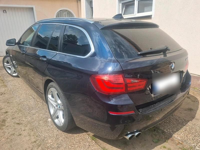 Gebraucht BMW 520 Luxury Line 184 PS (135 kW) 2011 Blau Kombi