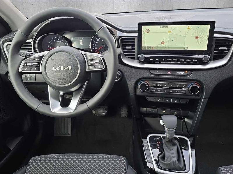 Neu Kia Ceed Gold 140 PS (102 kW) 2026 Grau Kleinwagen