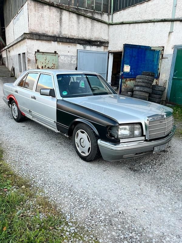 Silber Gebraucht 1987 Mercedes 300 SE Limousine | 3.100 € - Bild 1/4