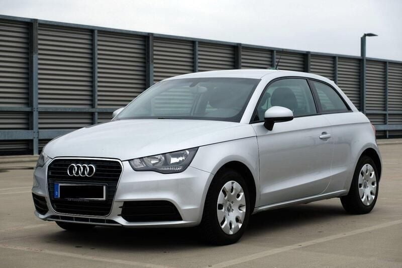 Silber Gebraucht 2011 Audi A1 Attraction Kleinwagen | 6.800 € (Superpreis) - Bild 1/4