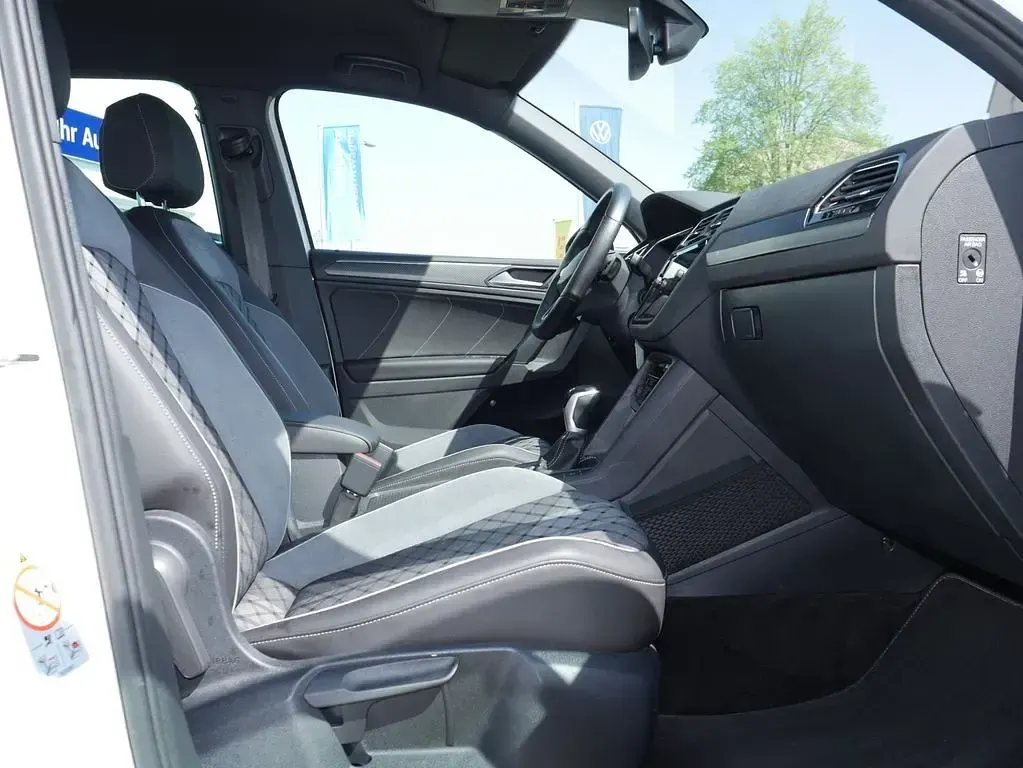 Gebraucht VW Tiguan R-line 150 PS (110 kW) 2024 Weiß SUV