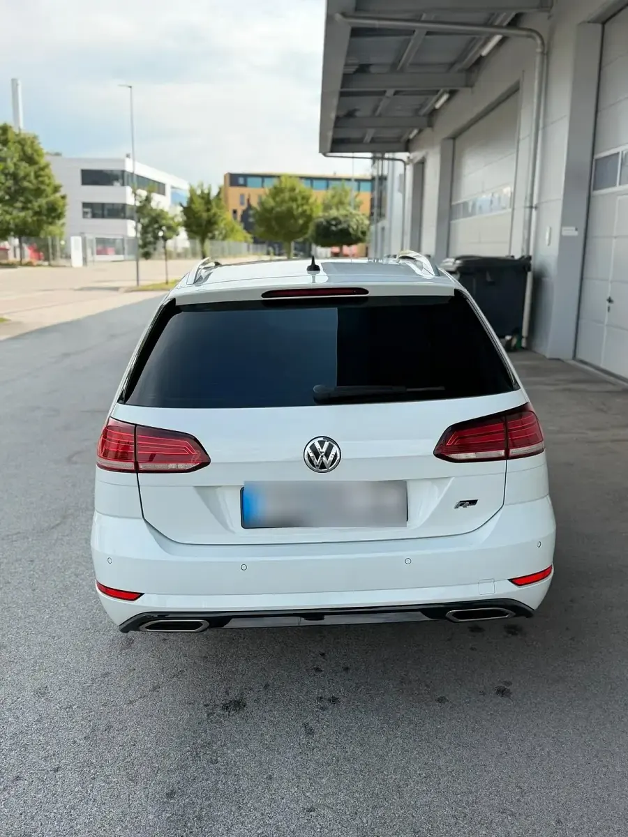 Gebraucht VW Golf VII R-line 150 PS (110 kW) 2019 Weiß Kombi