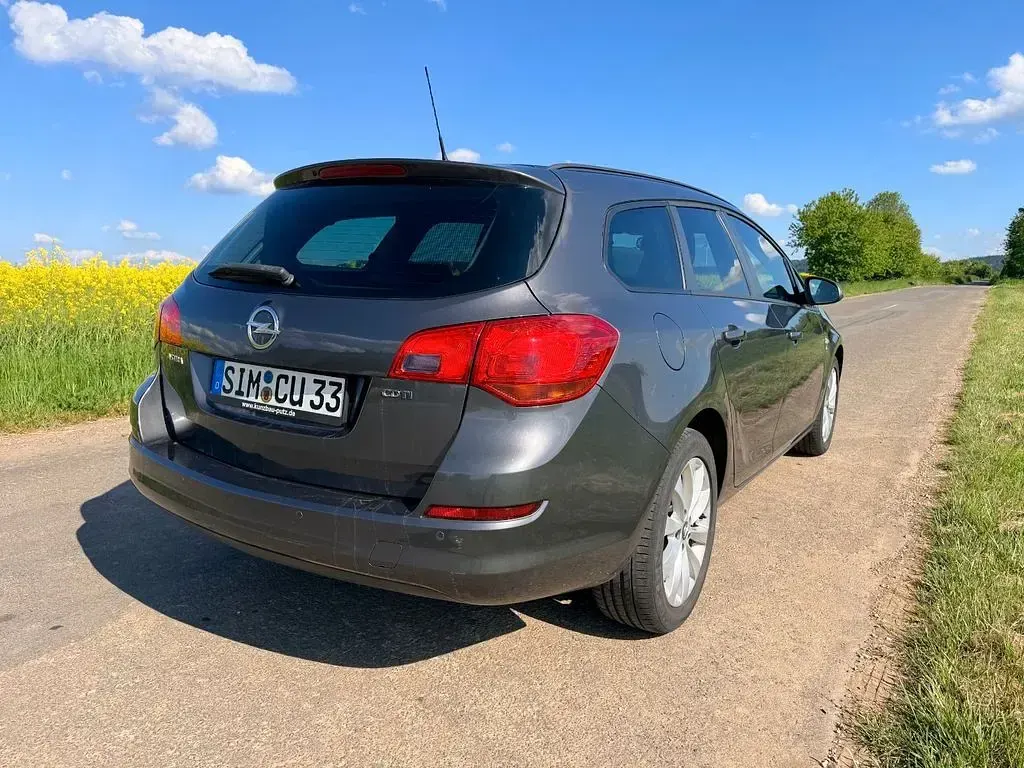 Gebraucht Opel Astra 125 PS (91 kW) 2012 Grau Kombi