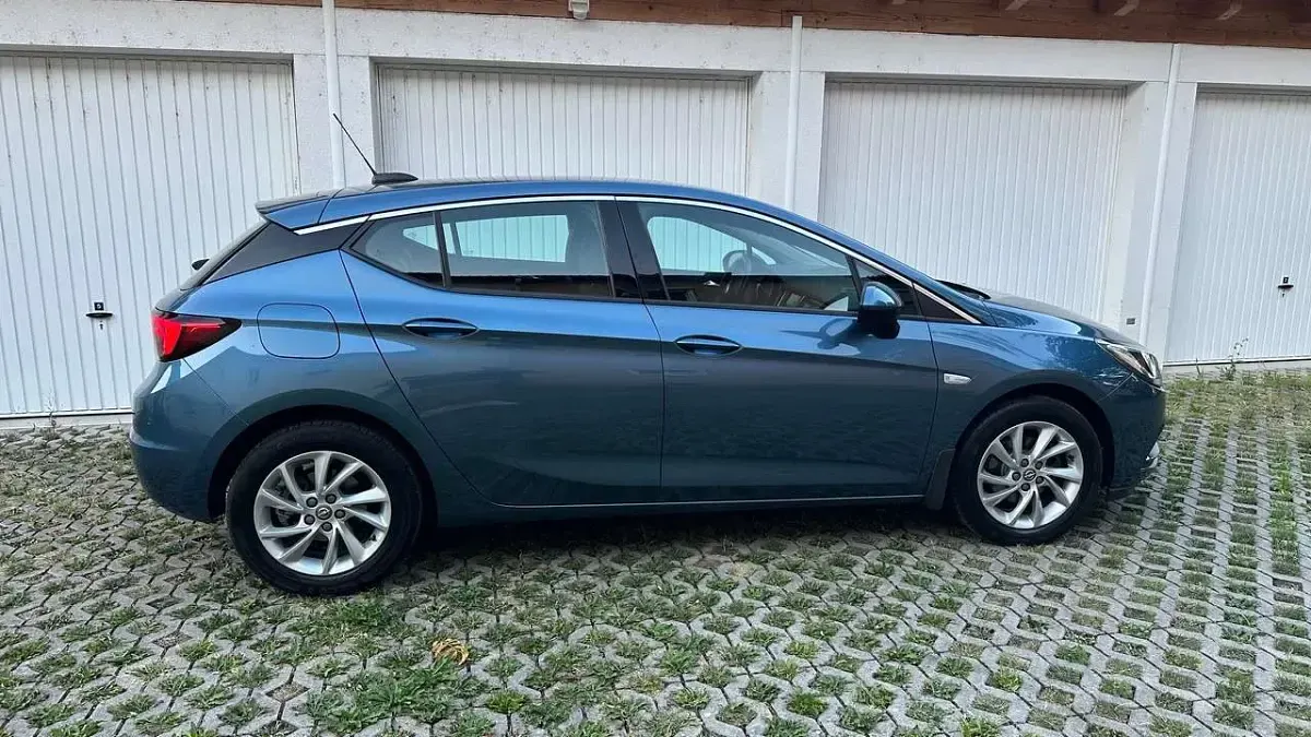 Gebraucht Opel Astra Innovation 110 PS (80 kW) 2017 Azur blau (m2) Kleinwagen