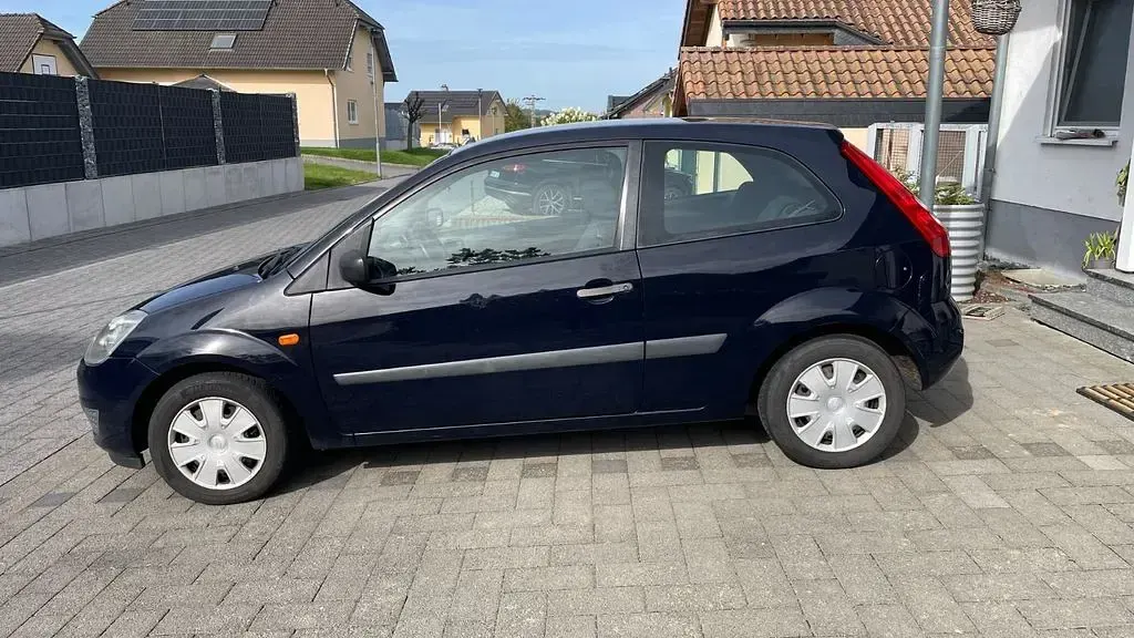 Gebraucht Ford Fiesta 60 PS (44 kW) 2007 Blau Kleinwagen