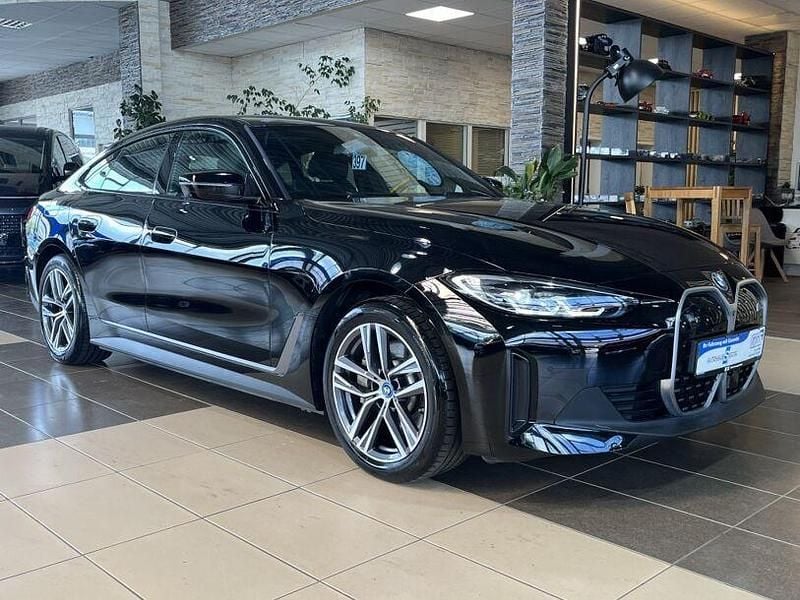 Schwarz schwarz ii Gebraucht 2023 BMW i4 Shadowline Limousine | 36.500 € (Superpreis) - Bild 1/4