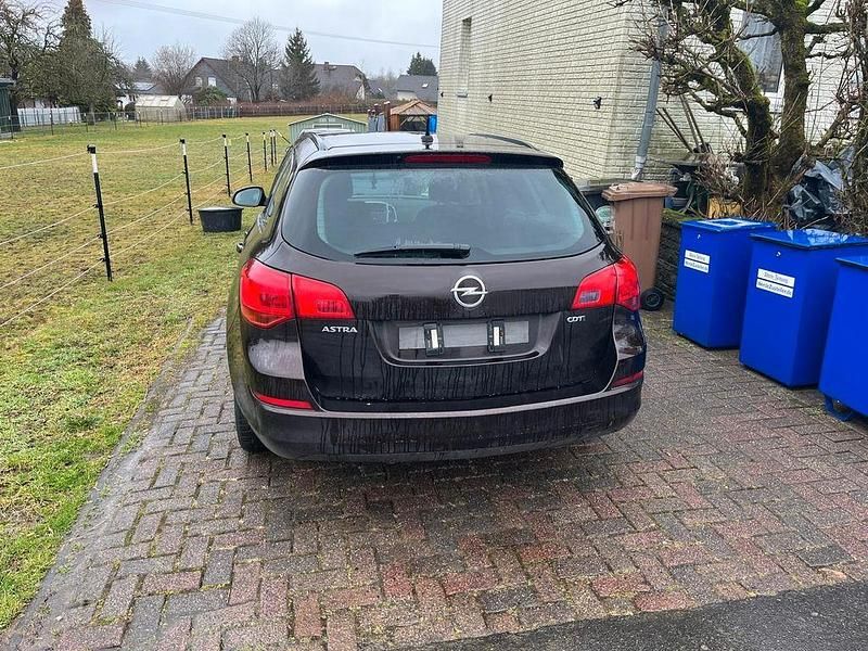 Usata Opel Astra 110 CV (80 kW) 2012 Marrone Station wagon