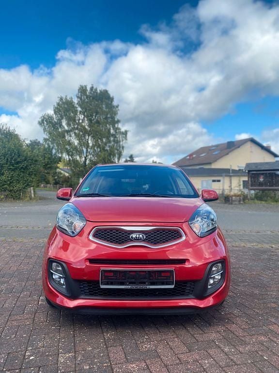 Rot Gebraucht 2015 Kia Picanto DREAM-TEAM Edition Kleinwagen | 4.450 € (Guter Preis) - Bild 1/4