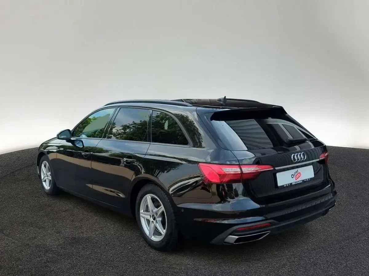 Gebraucht Audi A4 S-Line 136 PS (100 kW) 2022 Mythosschwarz metallic Kombi