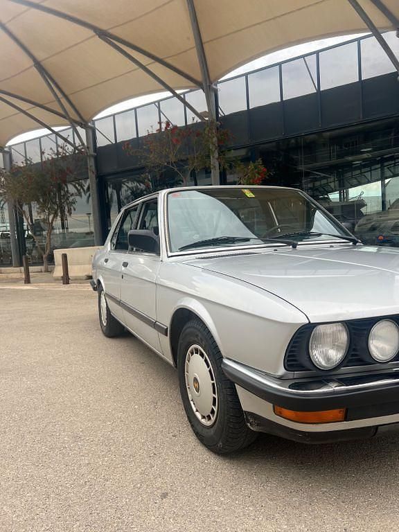 Gebraucht BMW 524 116 PS (85 kW) 1986 Silber Limousine