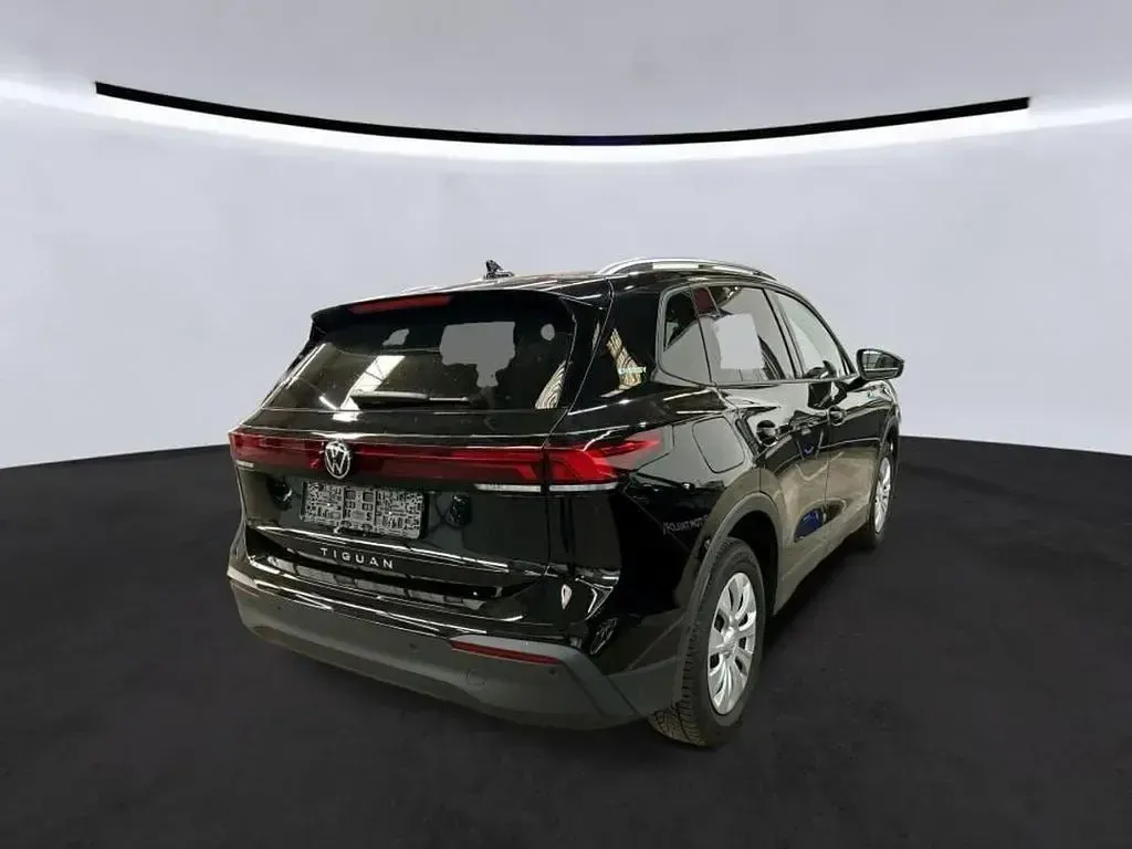 Gebraucht VW Tiguan 150 PS (110 kW) 2026 Schwarz SUV