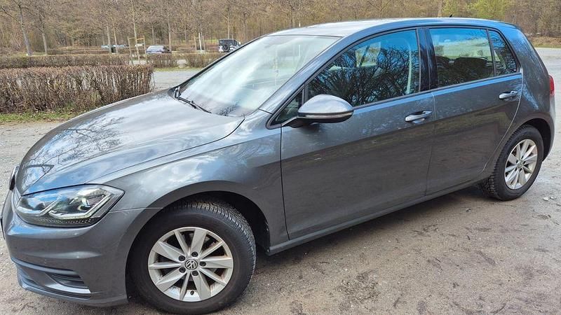 Gebraucht VW Golf VII 86 PS (63 kW) 2018 Grau Limousine