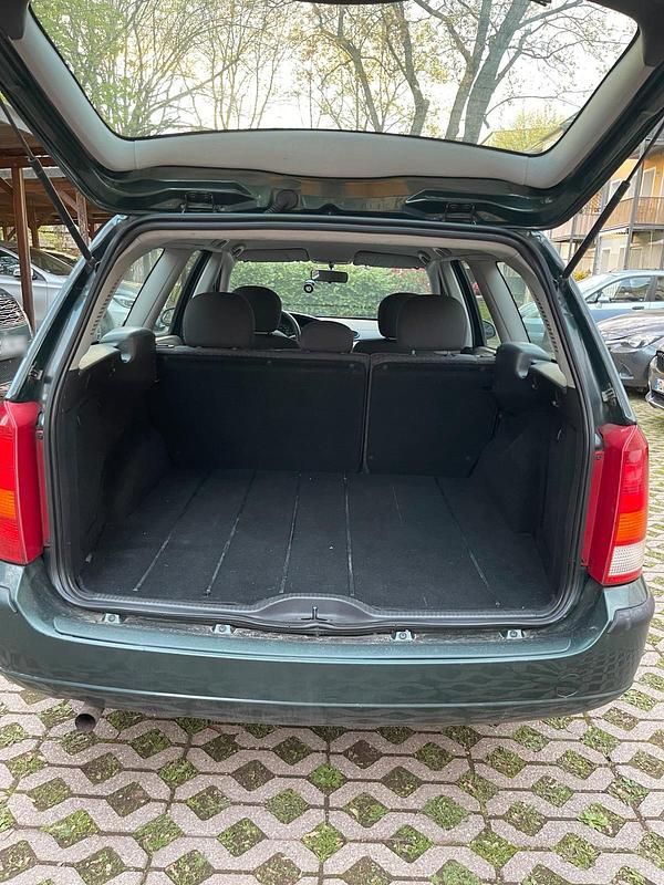 Usata Ford Focus 101 CV (74 kW) 2004 Verde Station wagon