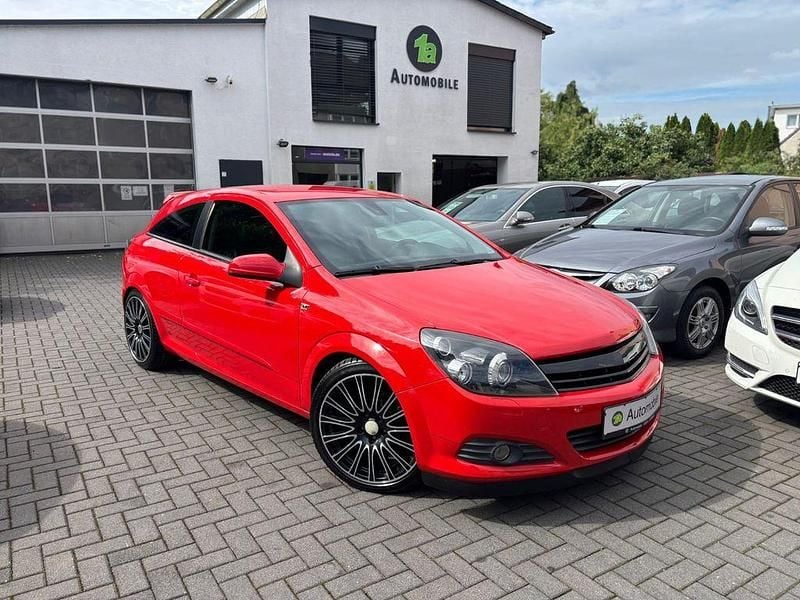Rot Gebraucht 2006 Opel Astra GTC Cosmo Limousine | 3.499 € (Fairer Preis) - Bild 1/4