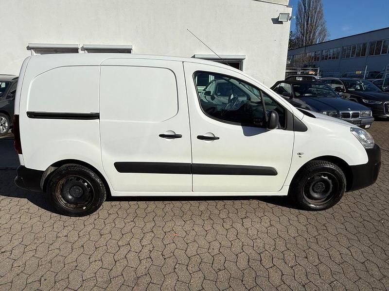 Gebraucht Peugeot Partner Premium 75 PS (55 kW) 2017 Weiß Van / Kleinbus