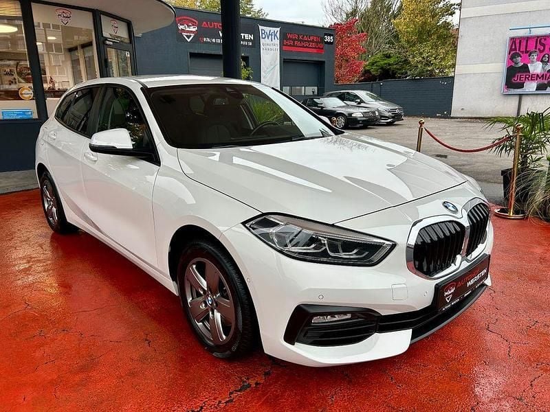 Weiß Gebraucht 2023 BMW 118 Advantage Kleinwagen | 19.990 € (Guter Preis) - Bild 1/4