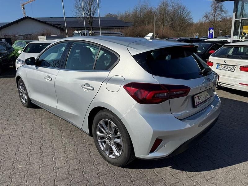 Gebraucht Ford Focus Titanium 125 PS (91 kW) 2023 Silber Limousine