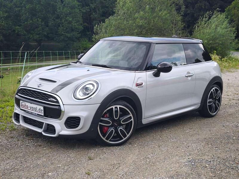 Whitw silver metallic Gebraucht 2019 Mini John Cooper Works Chili Kleinwagen | 20.900 € (Guter Preis) - Bild 1/4
