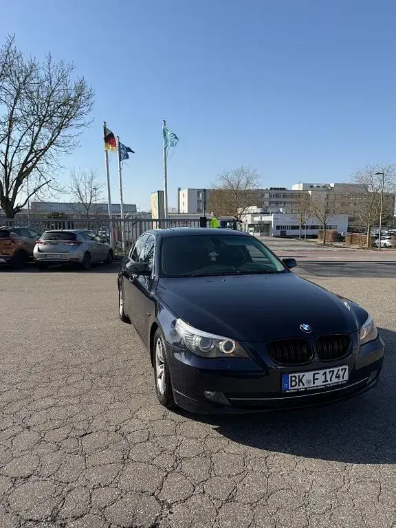 Gebraucht BMW 523 Exclusive 190 PS (139 kW) 2009 Blau Limousine