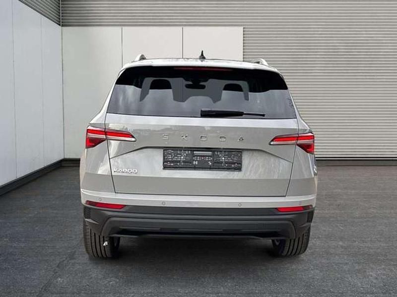 Neu Skoda Karoq Selection 150 PS (110 kW) 2025 Graphitegrau metallic/grau SUV