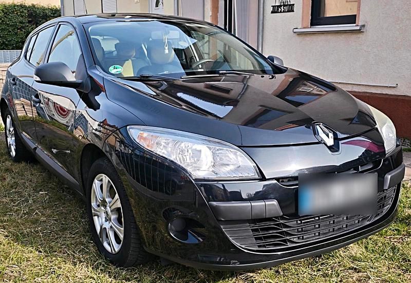 Gebraucht Renault Mégane 101 PS (74 kW) 2011 Schwarz Limousine