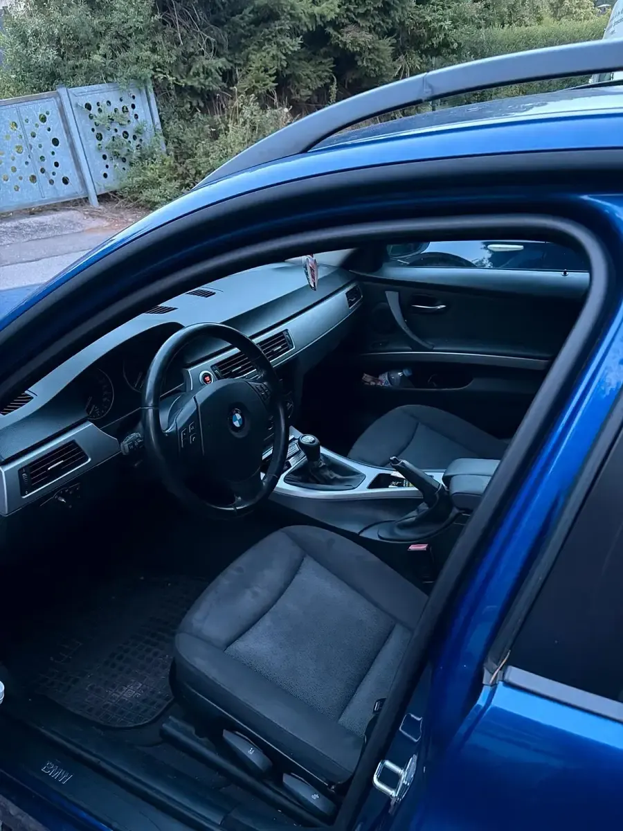 Gebraucht BMW 318 122 PS (89 kW) 2007 Blau Kombi